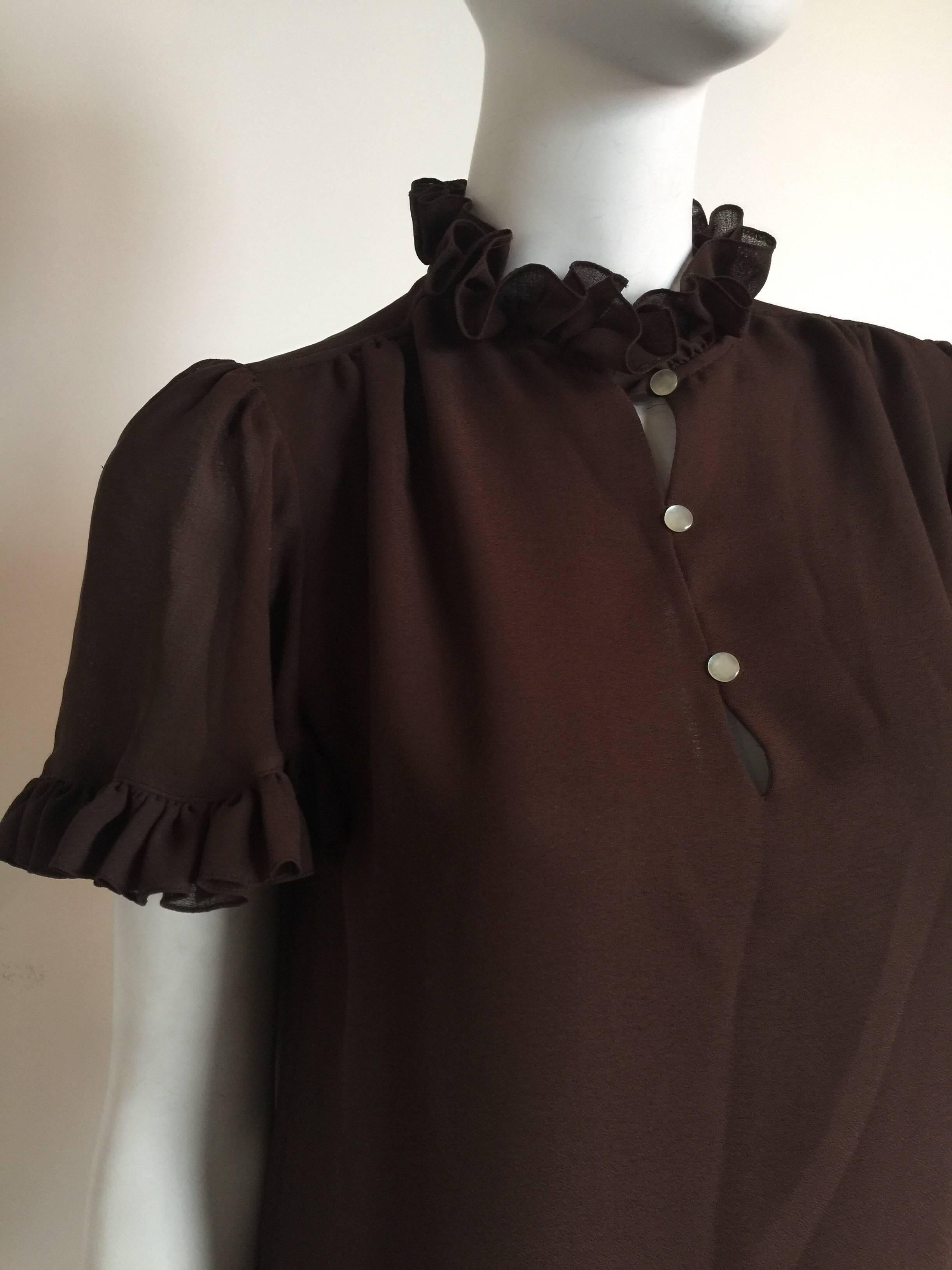 Mr. Blackwell brown ruffle sleeve dress  In Excellent Condition For Sale In New York, NY