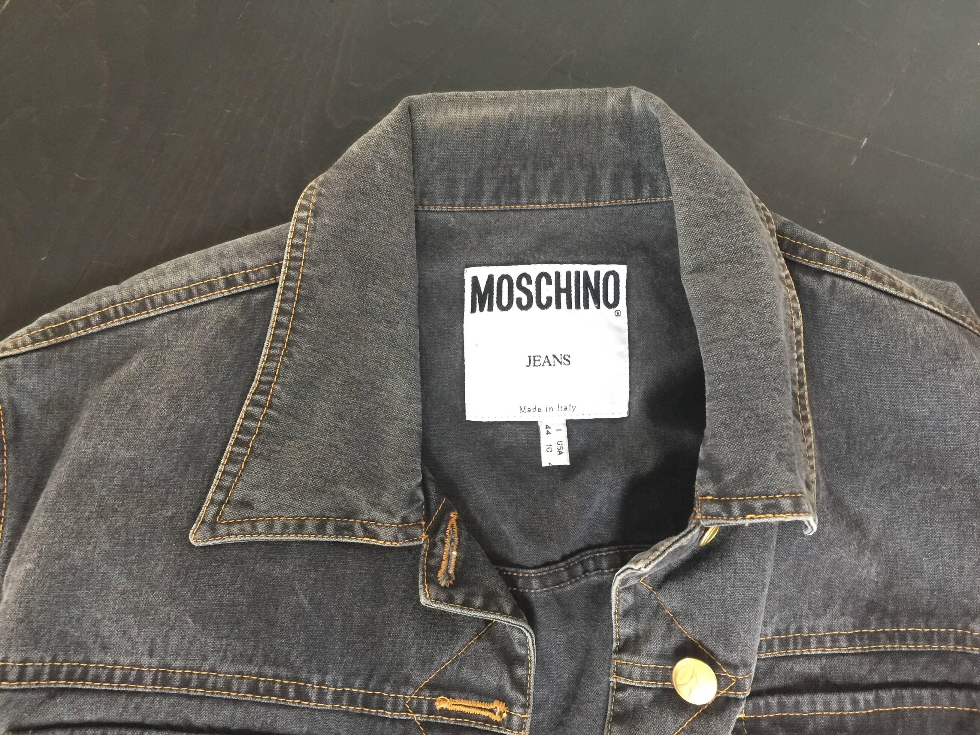 Moschino Denim peace sign button jacket  In Excellent Condition For Sale In New York, NY