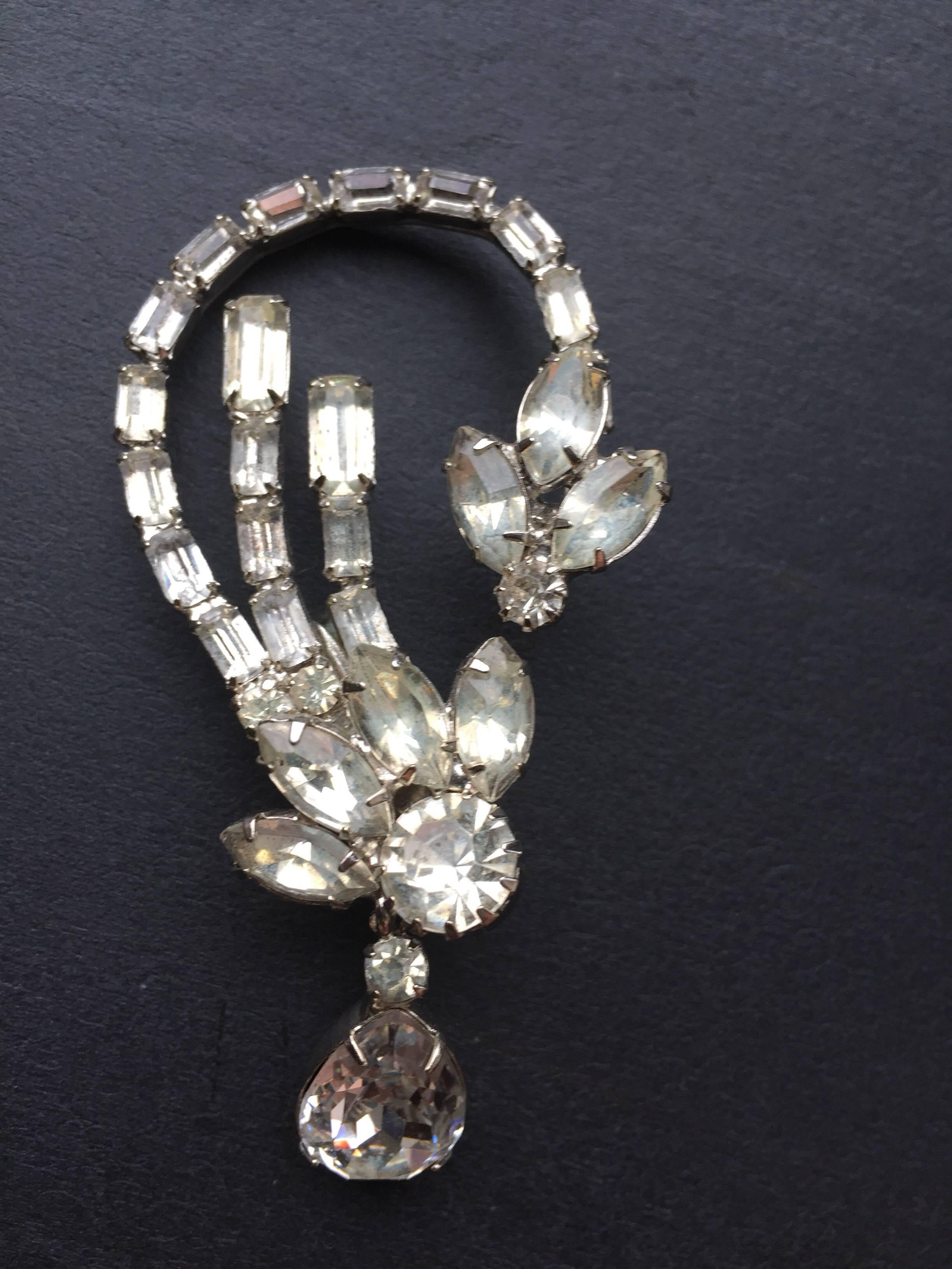 Hobe Crystal ear cuff earrings In Good Condition For Sale In New York, NY
