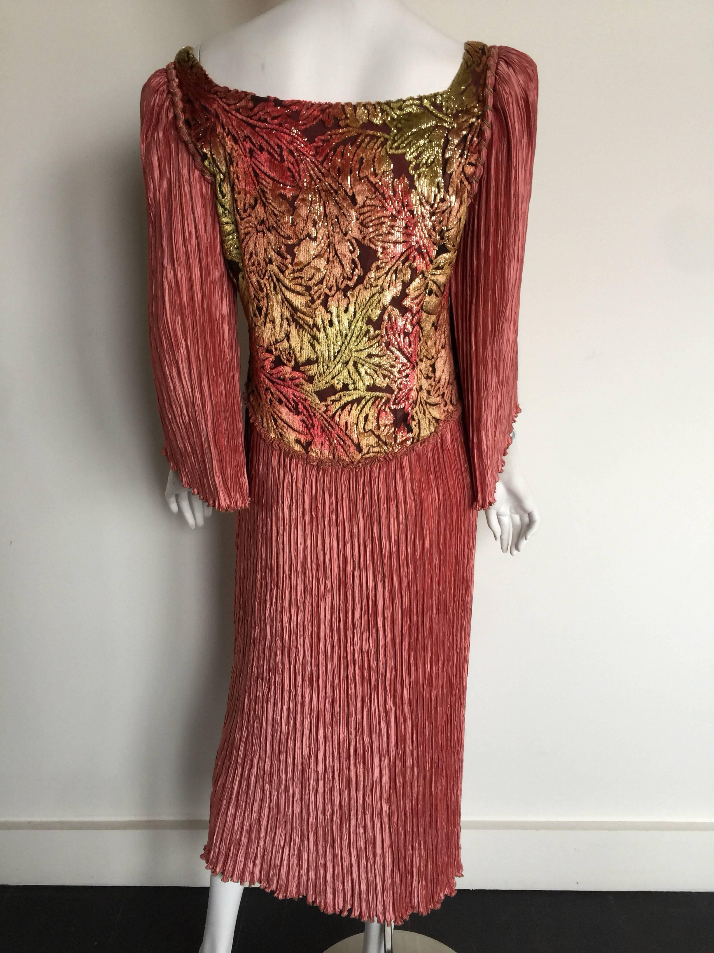 Mary McFadden dusty pink and gold velvet dress In Good Condition For Sale In New York, NY