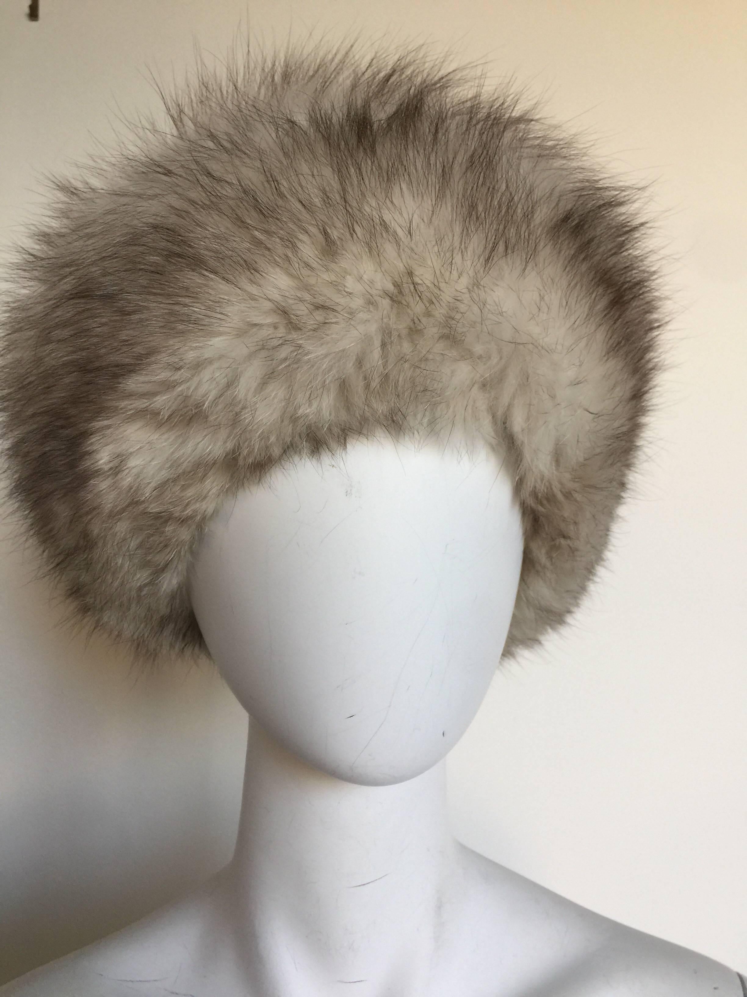 Women's or Men's Grey and white fox fur hat For Sale