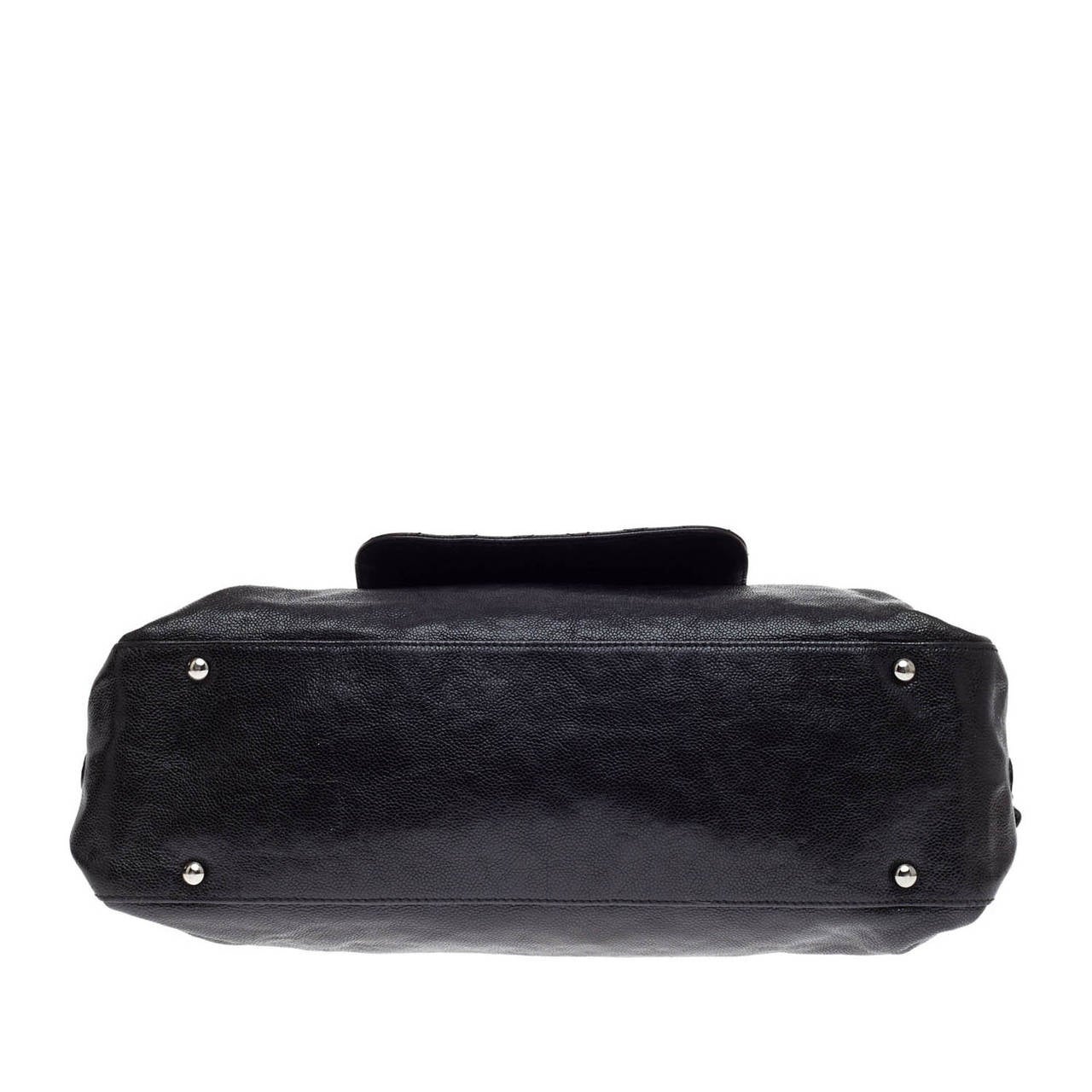 Women's Chanel Pocket in the City Caviar Shoulder Bag