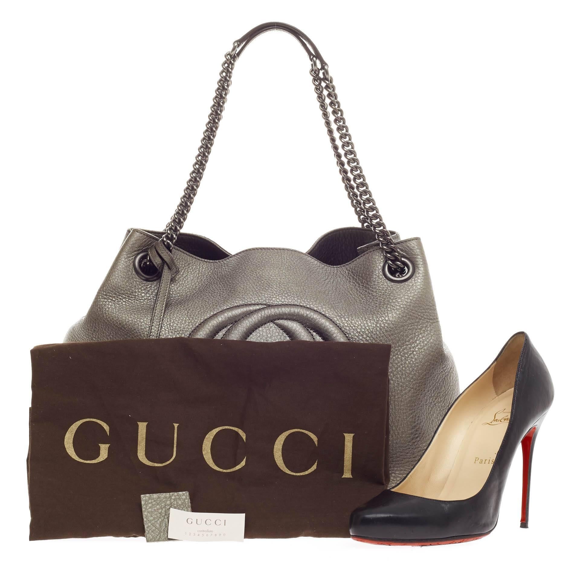 This authentic Gucci Soho Shoulder Bag Chain Strap Leather Medium in metallic pewter is the perfect fashionable tote for on-the-go moments. Crafted in soft pebbled leather, this chic, everyday tote features an oversized embossed interlocking GG