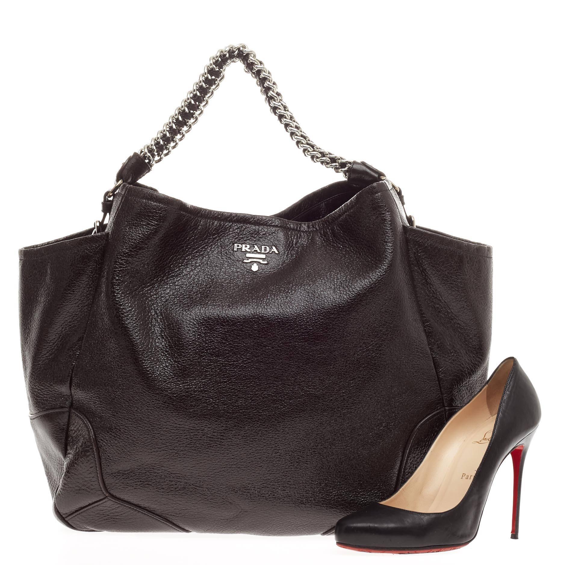 This authentic Prada Chain Side Pocket Hobo Cervo Leather Large is simple yet luxurious perfect for everyday use. Crafted in brown glazed leather, this chic hobo features exterior side pockets, metal Prada logo at the center, single woven-in leather