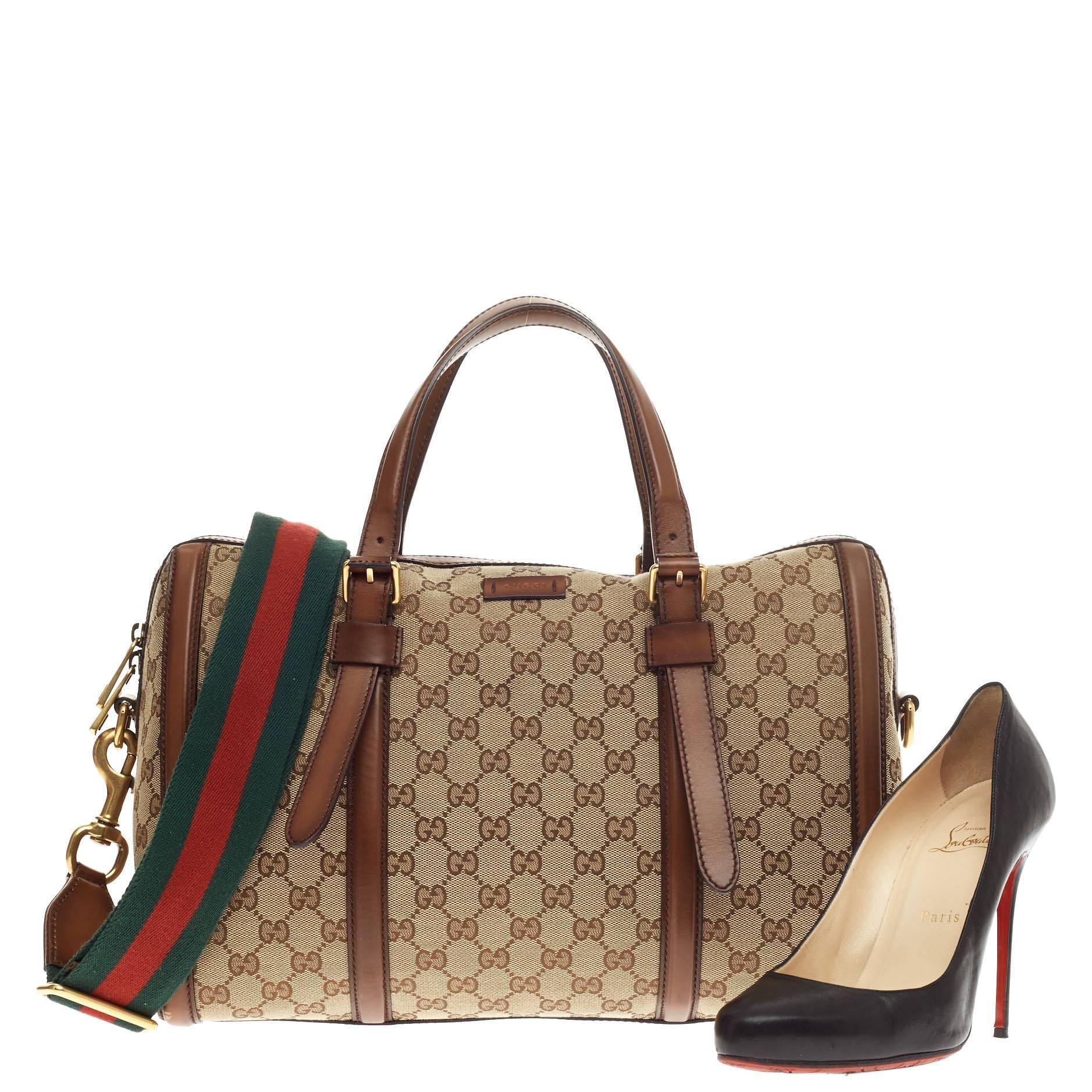 This authentic Gucci Lady Web Boston GG Canvas Medium presented in the brand's 2015 Collection mixes its classic heritage design with fresh and luxurious styling. Crafted from brown GG canvas, this vintage-inspired Boston bag features dual