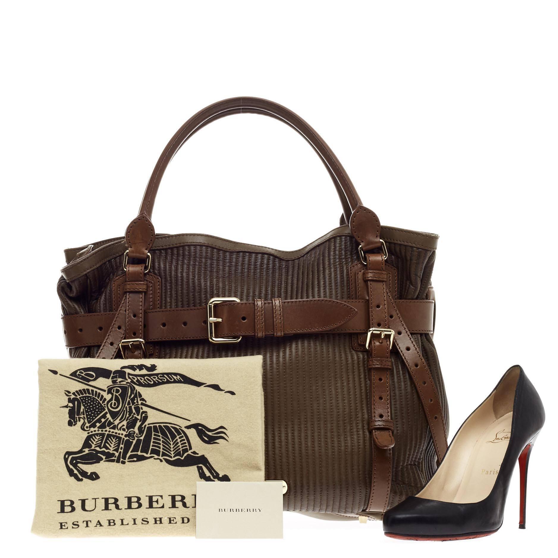 This authentic Burberry Bridle Wilton Tote Stitched Leather Medium is ideal for everyday casual looks or for on-the-go moments. Crafted from toffee brown degrade textured leather, this equestrian-style tote features vertical stitch details,