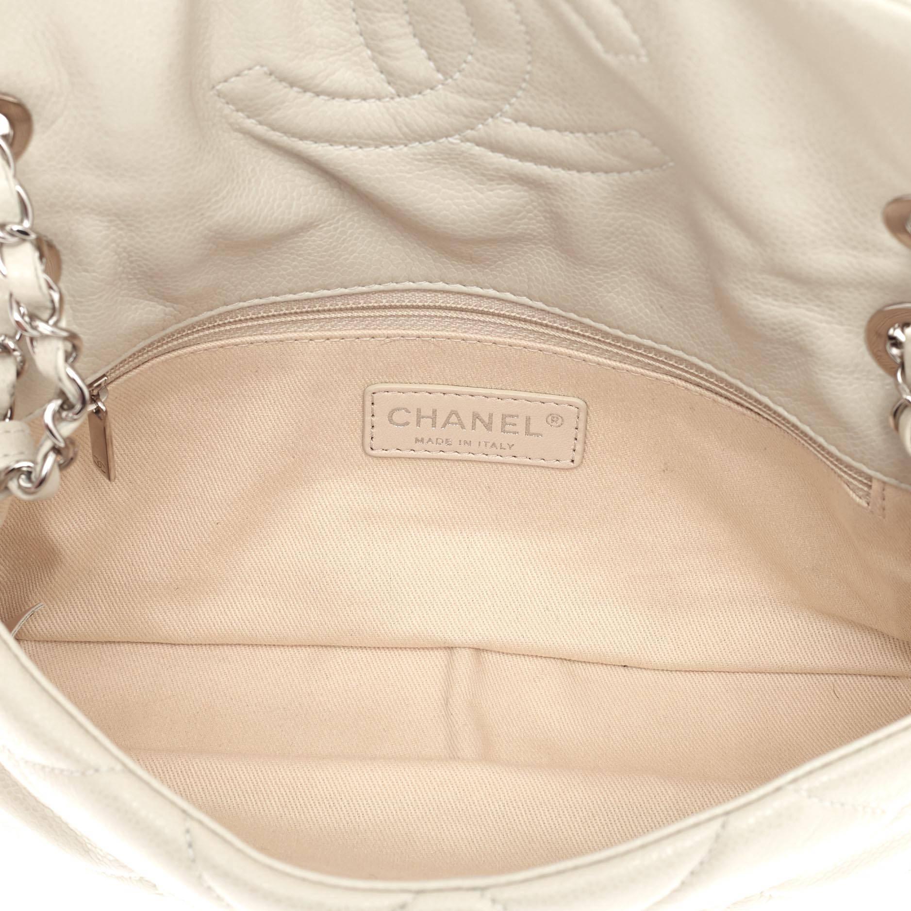 Chanel Nature Flap Quilted Glazed Soft Caviar Medium In Good Condition In NY, NY