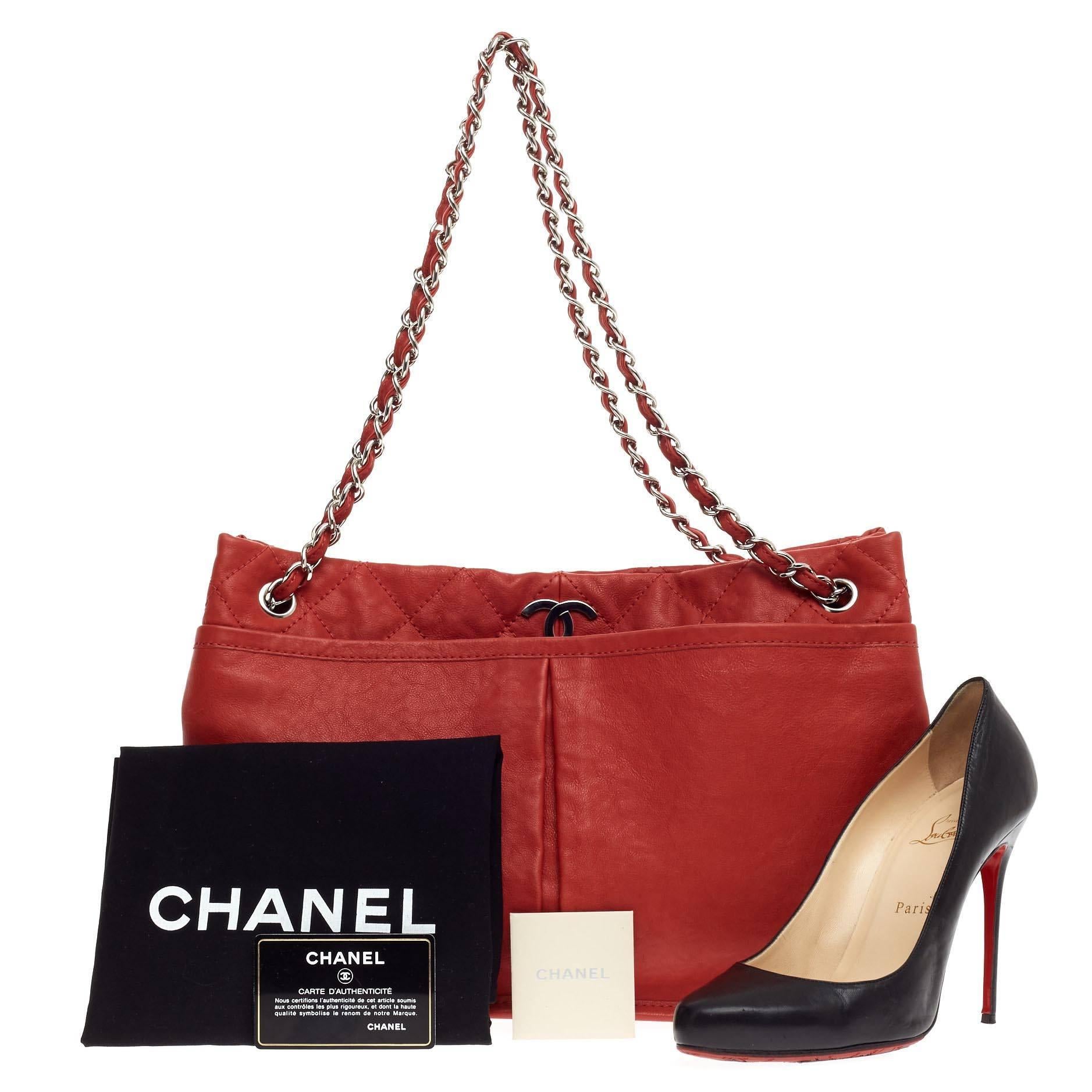 This authentic Chanel Natural Beauty Tote Leather showcases the brand's classic style with everyday functionality perfect for the modern woman. Crafted from supple vivid red leather, this elegant tote features diamond quilted top trims, dual
