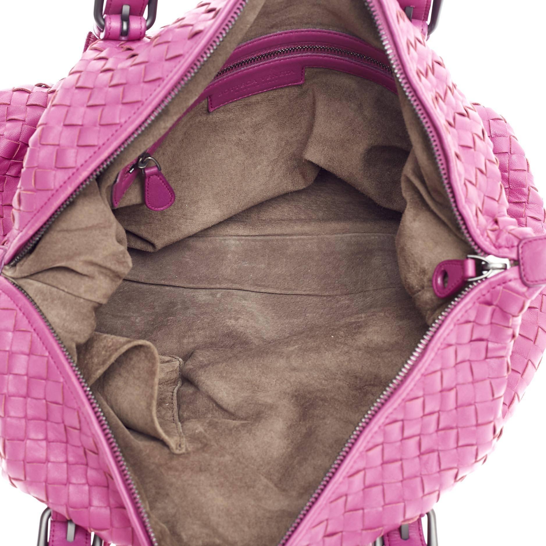 Women's or Men's Bottega Veneta Montaigne Shoulder Bag Intrecciato Nappa Medium