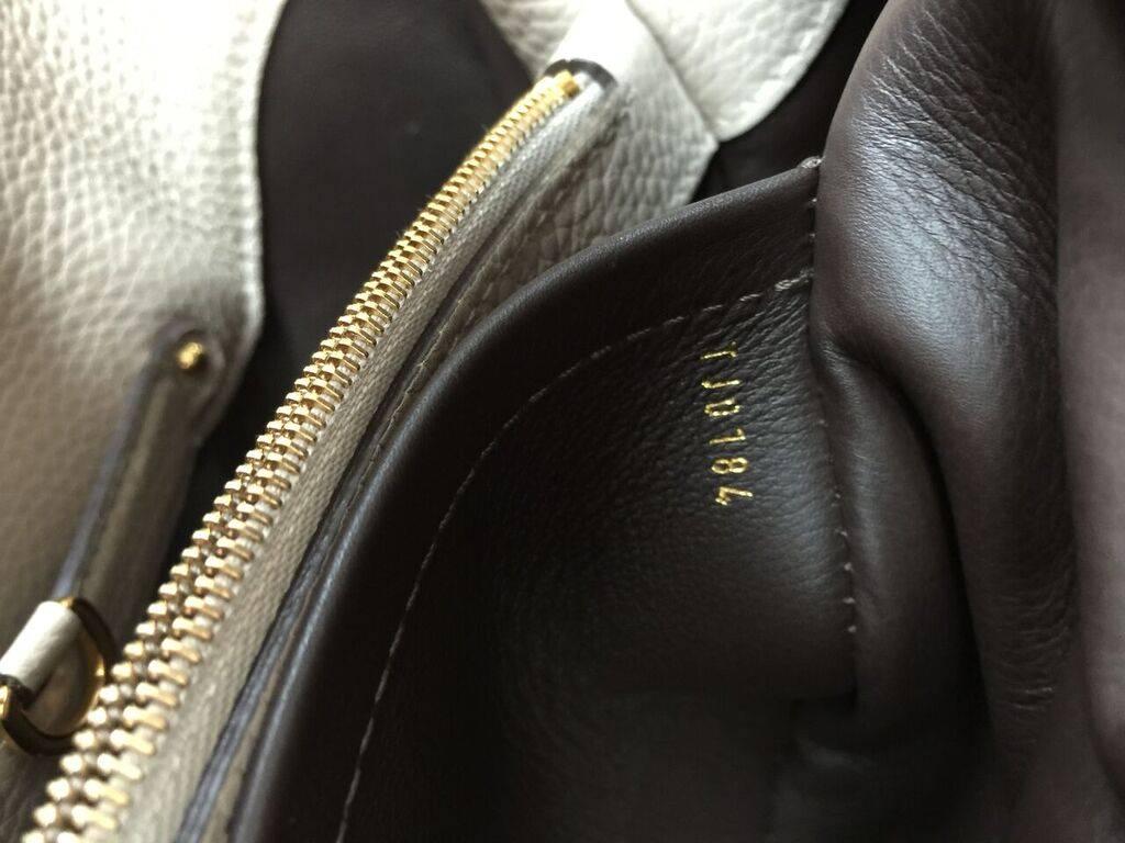 Louis Vuitton Capucines Leather MM 2