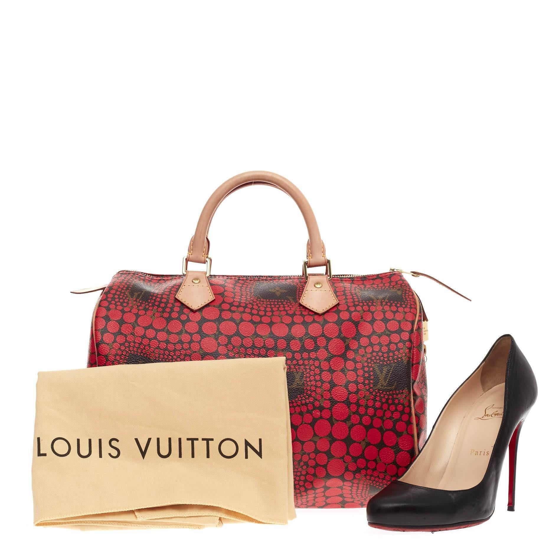 This authentic Louis Vuitton Speedy Limited Edition Kusama Monogram Town Canvas 30 showcases a design created by renowned Japanese artist Yayoi Kusama. Crafted from Louis Vuitton's brown monogram printed canvas, this limited edition Speedy features