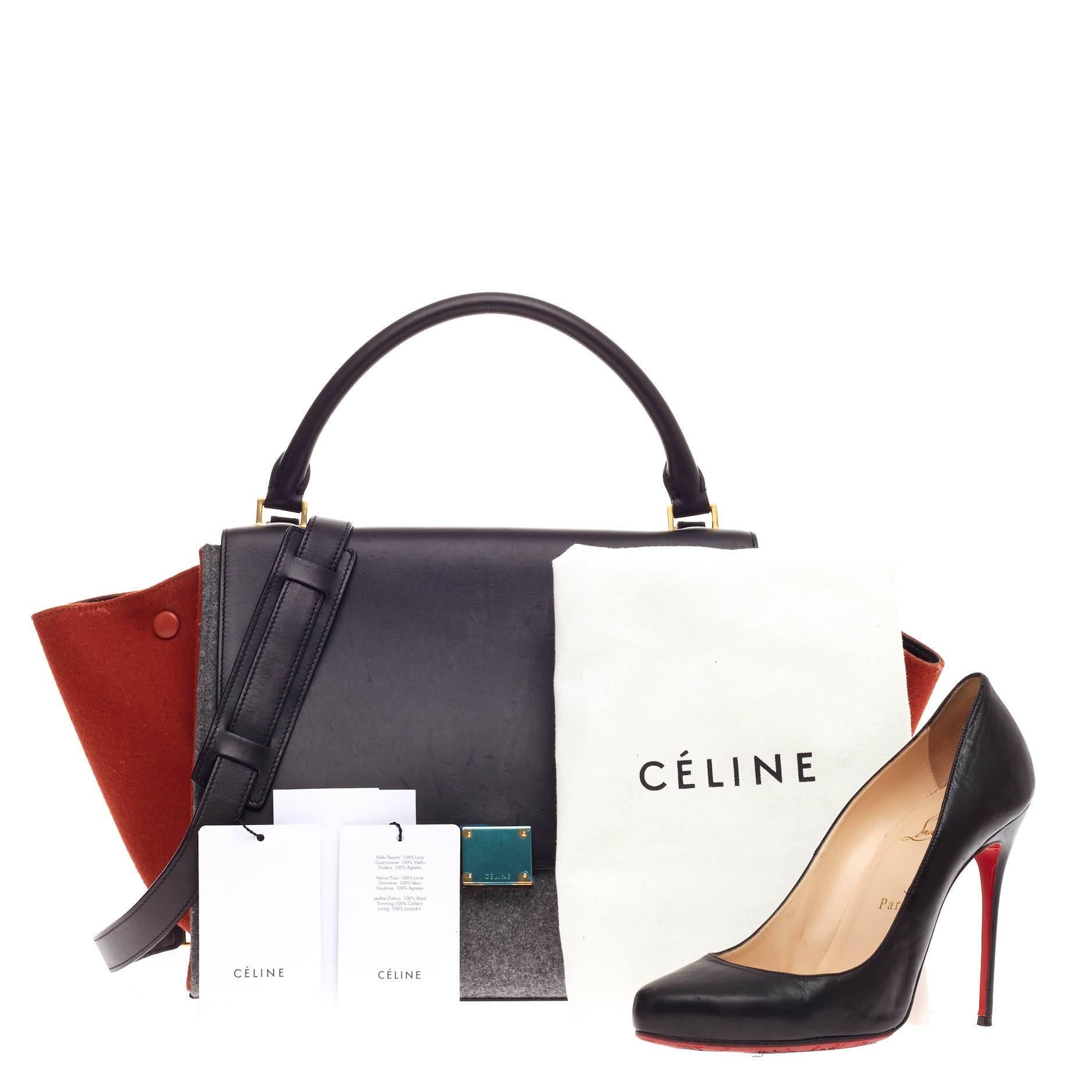 This authentic Celine Tricolor Trapeze Leather and Felt Medium presented in the brand's Fall/Winter 2014 Collection is a modern minimalist design with a playful twist in an array of subdued colors. Crafted from gray felt and black leather with