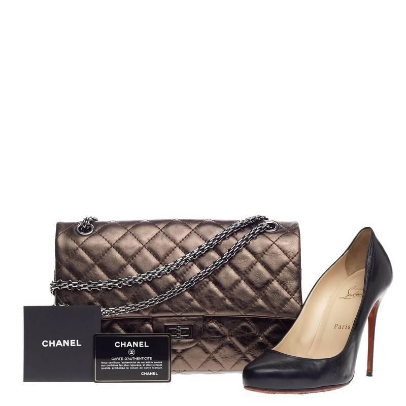 This authentic Chanel Reissue 2.55 Quilted Aged Calfskin 226 is an elegant and timeless piece to add to any collection. Crafted from metallic copper calfskin leather, this stand-out flap features iconic Chanel reissue chain link strap, signature