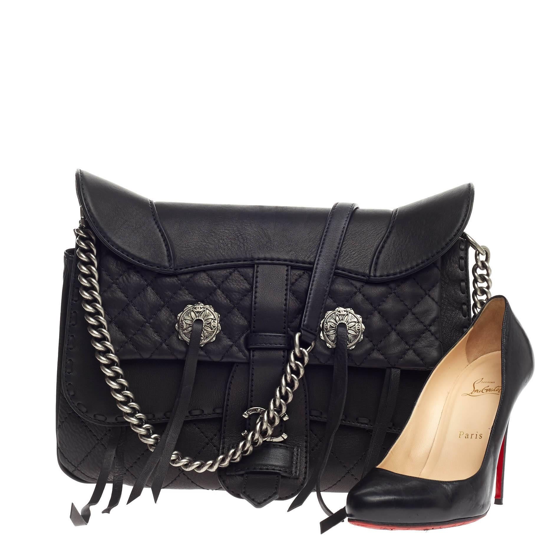 This authentic Chanel Paris-Dallas Fringe Flap Saddle Bag Embellished Calfskin introduced in the brand's 2014 Paris-Dallas Métiers D’Art Pre-Fall Collection is a limited edition western-inspired saddle bag made for avante-garde fashionistas.