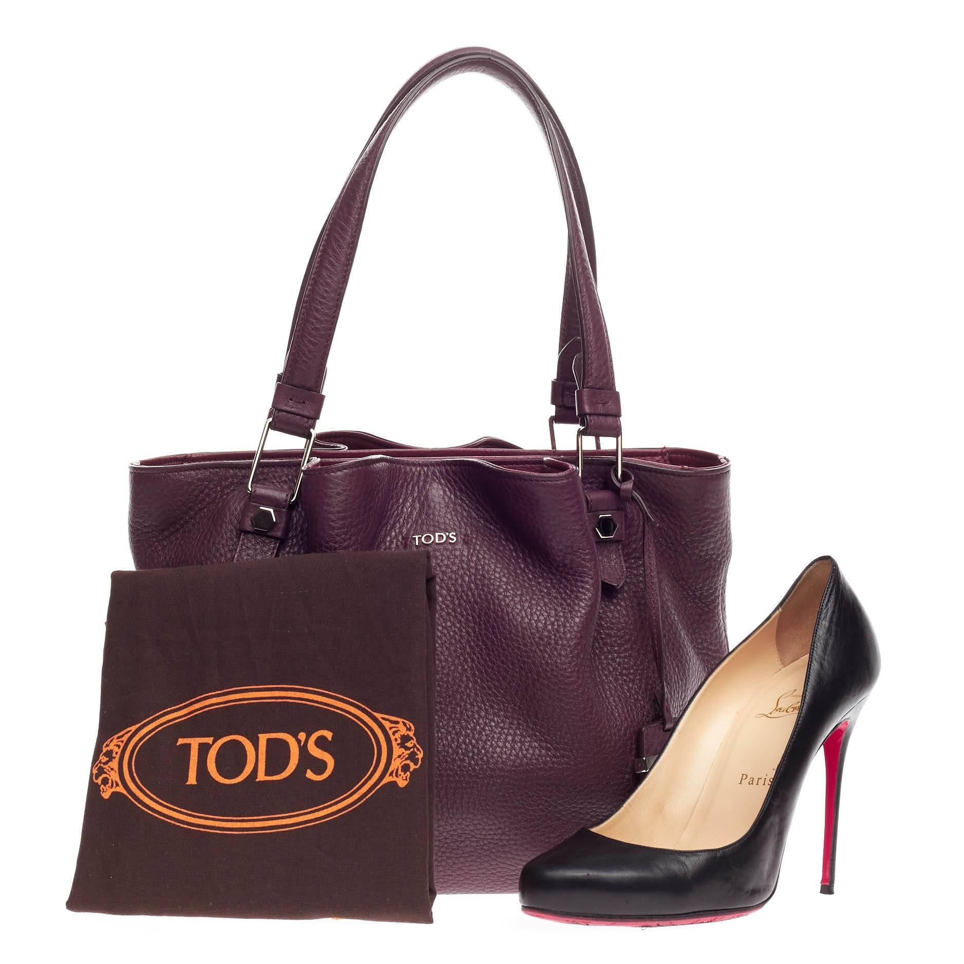 This authentic Tod's Flower Bag Leather Medium released in the brand's 2014 Collection mixes casual luxury with the brand's understated elegance. Crafted in supple purple leather, this no-fuss, sophisticated tote features dual-flat leather handles,