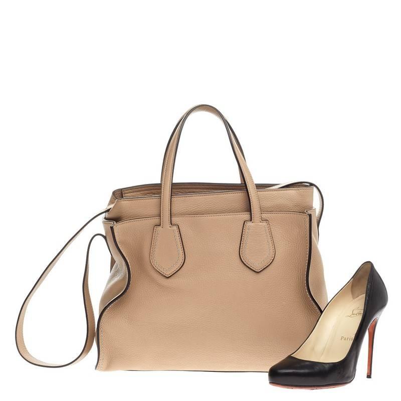 This authentic Gucci Ramble Layered Tote Pebbled Leather Medium is luxurious and sophisticated in design. Crafted in nude leather, this bag features dual-flat handles, adjustable leather strap which can be worn on the shoulder or longer on the body,