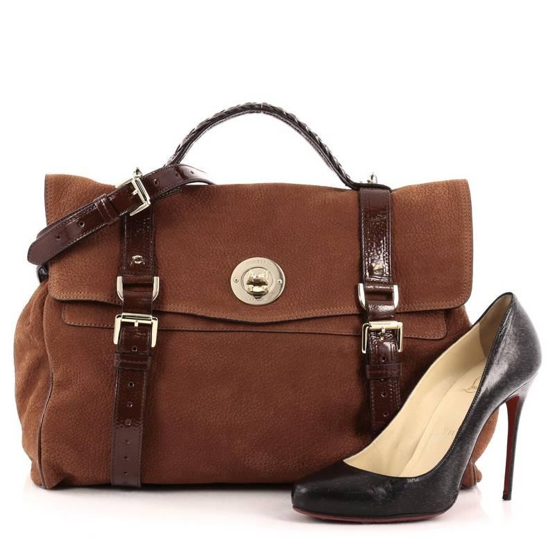 This authentic Mulberry Fox Lock Satchel Nubuck Large depicts a stylish and functional style made for fashionistas. Crafted from burnt orange nubuck, this satchel features a braided top handle, mahogany patent-leather trims and base, fold over flap