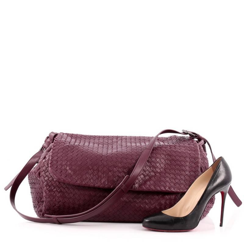 This authentic Bottega Veneta Flap Messenger Bag Intrecciato Nappa Large showcases classic sophistication and modern utility made for the style-conscious professional. Crafted from maroon intrecciato nappa leather, this stylish flap messenger bag
