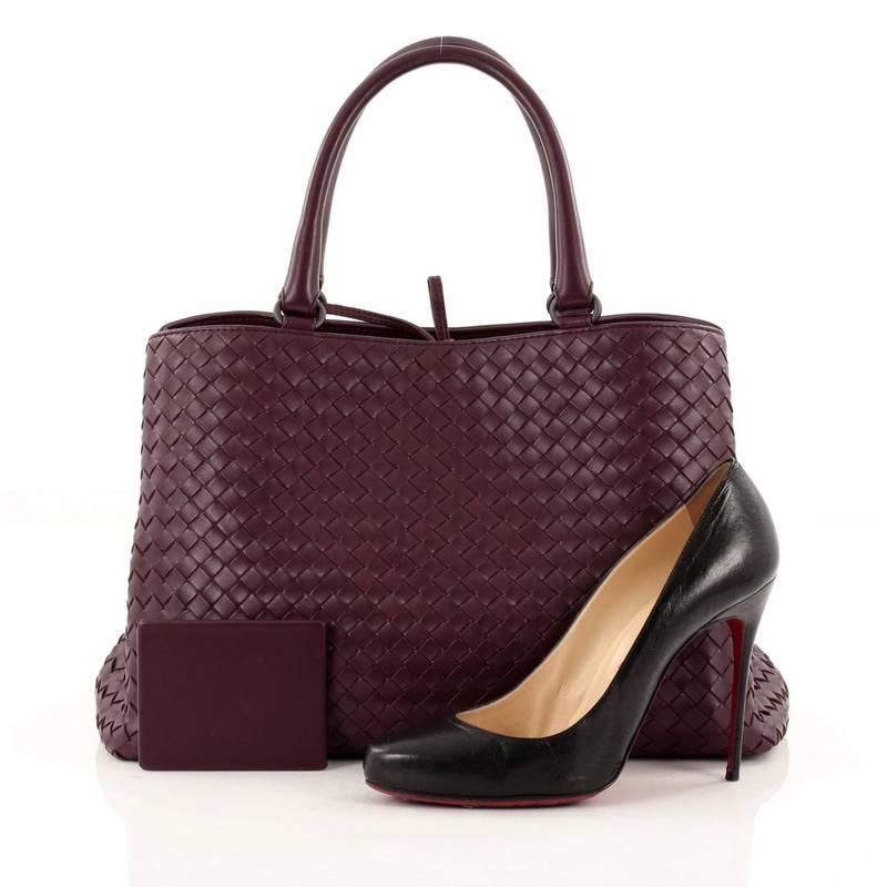 This authentic Bottega Veneta Milano Tote Intrecciato Nappa Large is a timeless, versatile piece you can surely take from day to night. Beautifully crafted from burgundy nappa leather in Bottega Veneta's signature intrecciato woven method, this