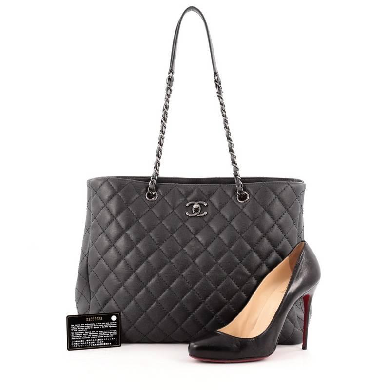 This authentic Chanel Classic CC Shopping Tote Quilted Calfskin Large is the perfect luxe companion for the modern woman. Crafted in dark gray quilted calfskin, this simple yet elegant tote features woven-in leather chain straps with leather