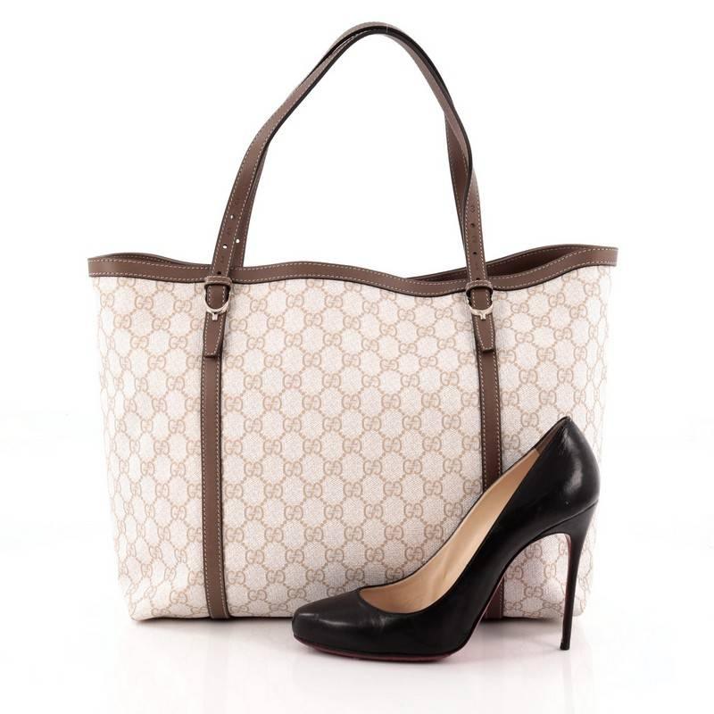 This authentic Gucci Nice Tote GG Coated Canvas Medium is stylish in design perfect for modern fashionistas. Crafted in off-white GG coated canvas, this elegant tote from the brand's Nice Collection features dual adjustable flat handles with spur
