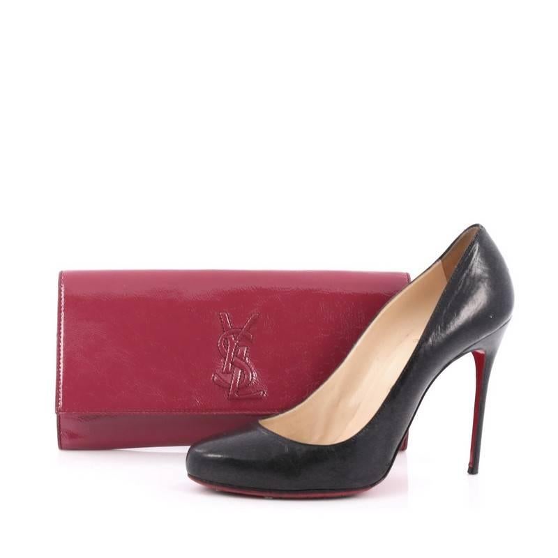 This authentic Saint Laurent Belle de Jour Clutch Leather Small is a chic and glamorous accessory to complement nightly looks. Crafted from luxurious dark pink leather, this clutch features an embossed YSL monogram logo and gold-tone hardware