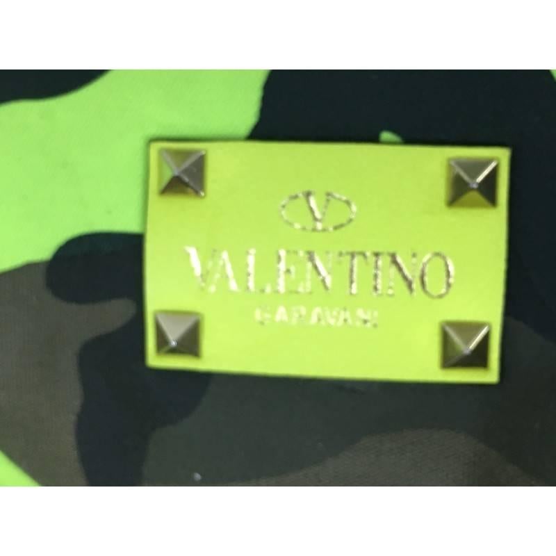 Valentino Rockstud Open Reversible Convertible Tote Camo Canvas Large 2