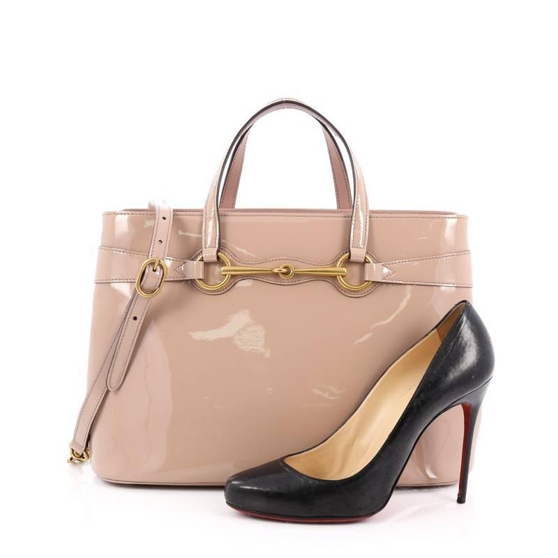This authentic Gucci Bright Bit Satchel Patent Medium is simple yet undeniably elegant, which makes it the perfect working tote for the fashion savvy business woman. Crafted from pink patent leather, this gorgeous bag features dual flat leather