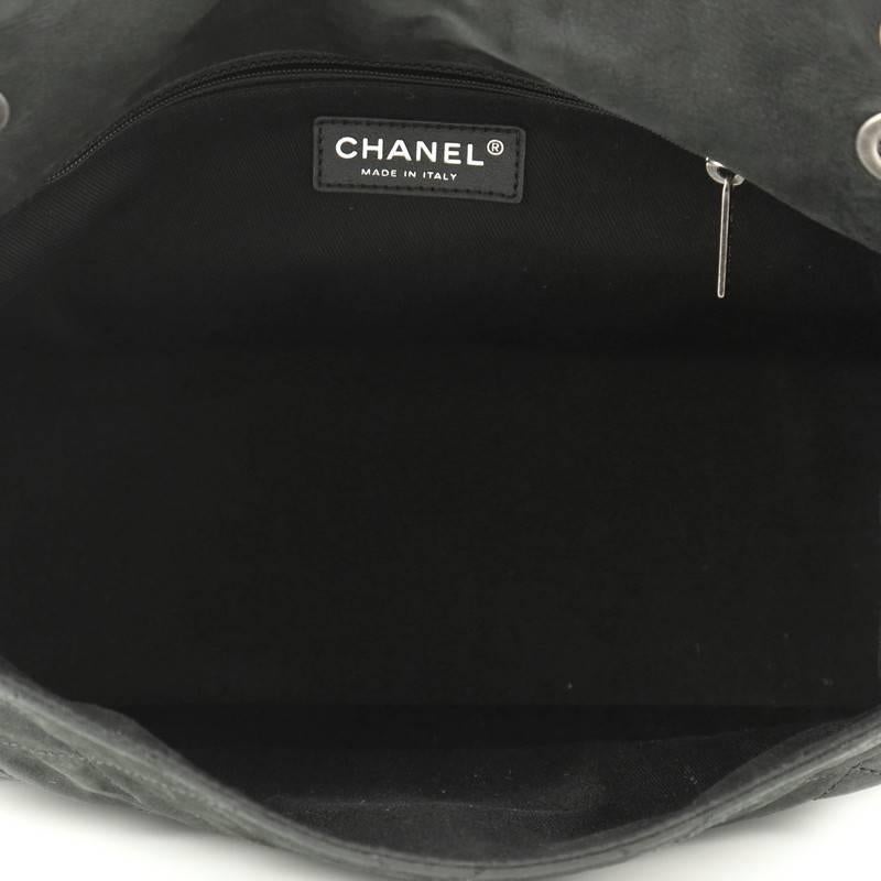 Chanel VIP Sac à rabat en veau irisé matelassé 1