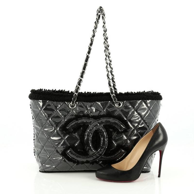 This authentic Chanel Funny Tweed Tote Quilted Vinyl Small is a chic and playful piece to add to any collection. Crafted from black tweed with frayed edges layered with diamond quilted vinyl, this fabulous bag features dual woven-in vinyl chain