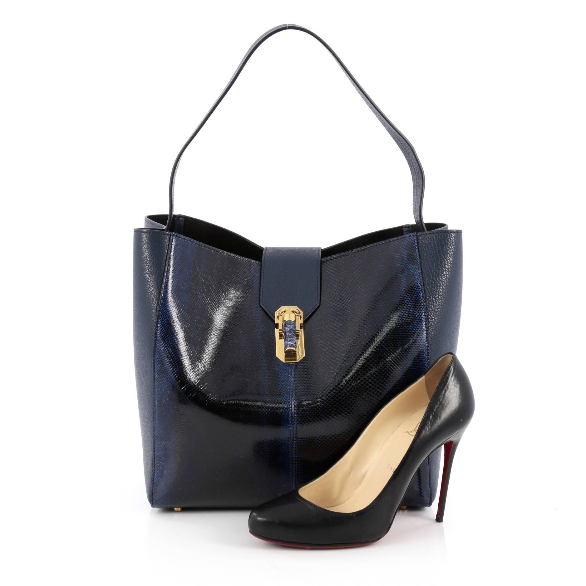 This authentic Oscar de la Renta Sloane Bucket Bag Leather with Snakeskin is ideal for bold and modern fashionistas. Crafted from genuine blue snakeskin and leather, this chic bag features flat top handles, fold over flap with turn-lock closure,