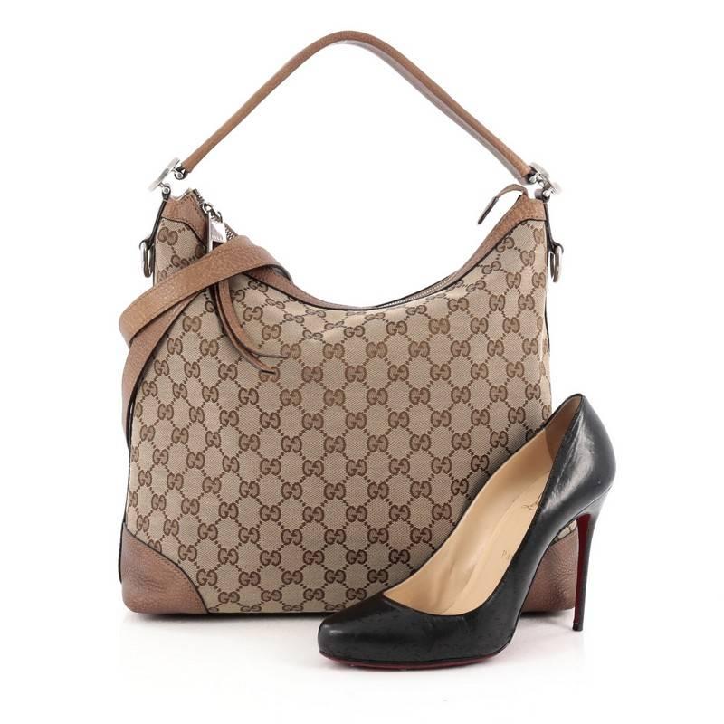 This authentic Gucci Miss GG Hobo GG Canvas with Leather Small is a timeless and elegant hobo made for everyday use. Crafted from brown GG canvas with brown leather trims, this hobo features a flat leather shoulder strap and long detachable leather