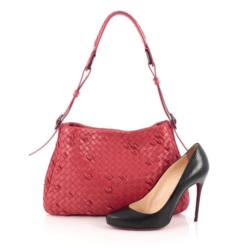 This authentic Bottega Veneta Naruto Knot Shoulder Bag Intrecciato Nappa Small is a stylish, understated bag made for everyday use. Crafted from red nappa leather woven in intrecciato method, this bag features adjustable woven leather shoulder