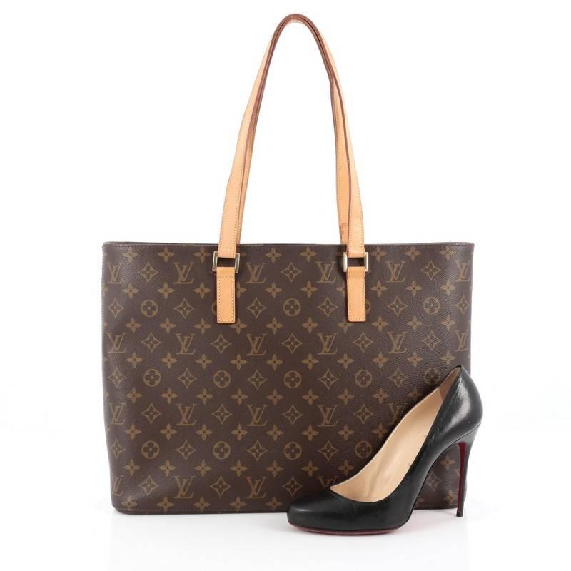 This authentic Louis Vuitton Luco Handbag Monogram Canvas is a classic tote that displays fashion and functionality all rolled into one. Crafted with the brand's iconic brown monogram coated canvas, this tote features dual flat leather handles, a