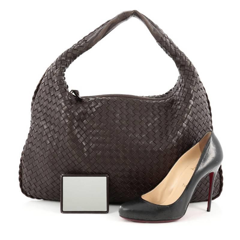 This authentic Bottega Veneta Veneta Hobo Intrecciato Nappa Large is a timelessly elegant bag with a casual silhouette. Crafted from brown leather woven in Bottega Veneta's signature intrecciato method, this effortless, exquisite hobo features a