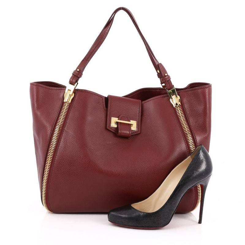 This authentic Tom Ford Sedgwick Zip Tote Leather Medium is sophisticated and modern in design perfect for everyday use. Crafted from red leather, this effortlessly cool tote features oversized decorative zipper details that expands or cinches the