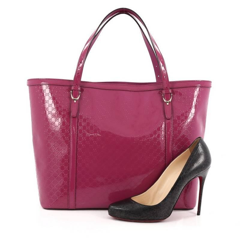 This authentic Gucci Nice Tote Patent Microguccissima Leather Large is stylish in design perfect for modern fashionistas. Crafted in fuchsia patent microguccissima leather, this elegant tote from the brand's recent Nice Collection features dual