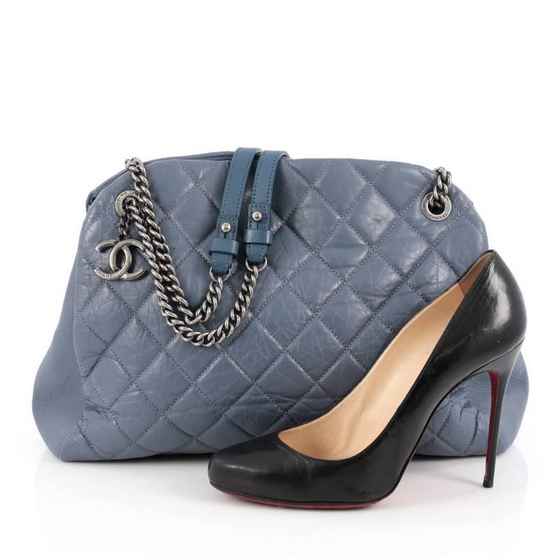 This authentic Chanel Aged Chain Mademoiselle Bowling Bag Quilted Aged Calfskin Large is a classic design with an edgy flair. Crafted in blue diamond quilted aged calfskin leather, this bowling bag features aged silver chain strap with pads,