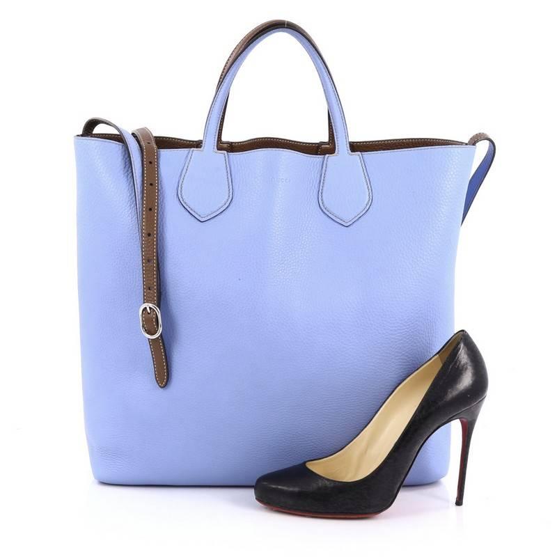 This authentic Gucci Ramble Reversible Tote Leather Large is perfect for everyday casual looks. Crafted in reversible sky blue leather with standout contrast stitching, this simple shopper-style tote features dual slim handles, adjustable shoulder