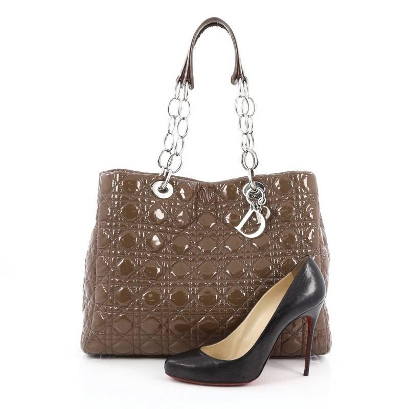 This authentic Christian Dior Soft Chain Tote Cannage Quilt Patent Large is a classic staple that every fashionista needs in her wardrobe. Crafted from smooth brown patent leather with Dior's iconic cannage stitching, this easy-chic bag features