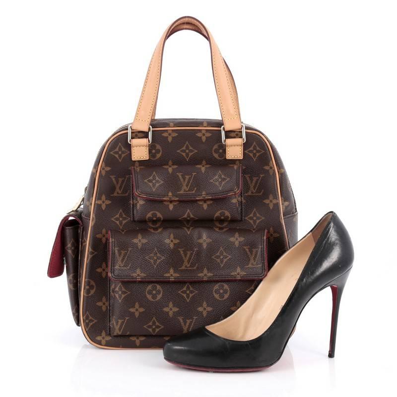 This authentic Louis Vuitton Excentri-Cite Handbag Monogram Canvas is a practical handle bag with plenty of pocket space. Crafted with the brand's iconic monogram coated canvas, this bag features dual vachetta cowhide leather handle and trims, three