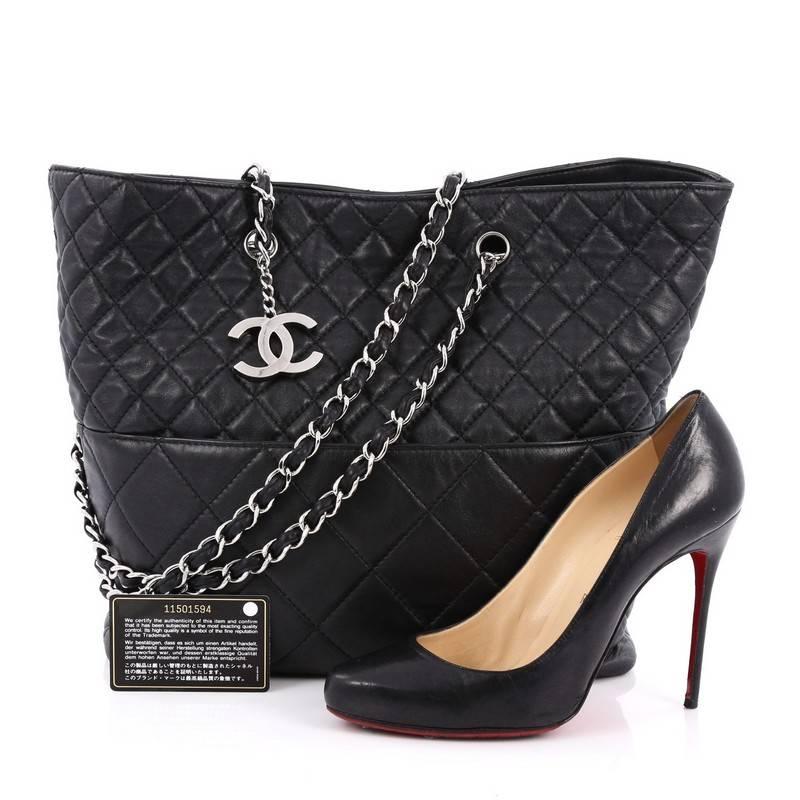 This authentic Chanel In The Business Tote Quilted Lambskin Small is a marvelous tote for day or evening looks. Crafted from black lambskin leather, this timeless bag features dual woven-in leather chain straps, diamond quilted design, Chanel