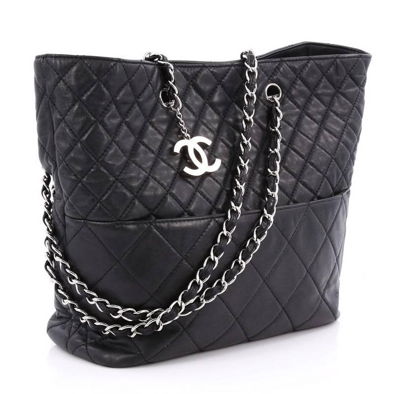 Chanel In The Business Tote Quilted Lambskin Small In Good Condition In NY, NY