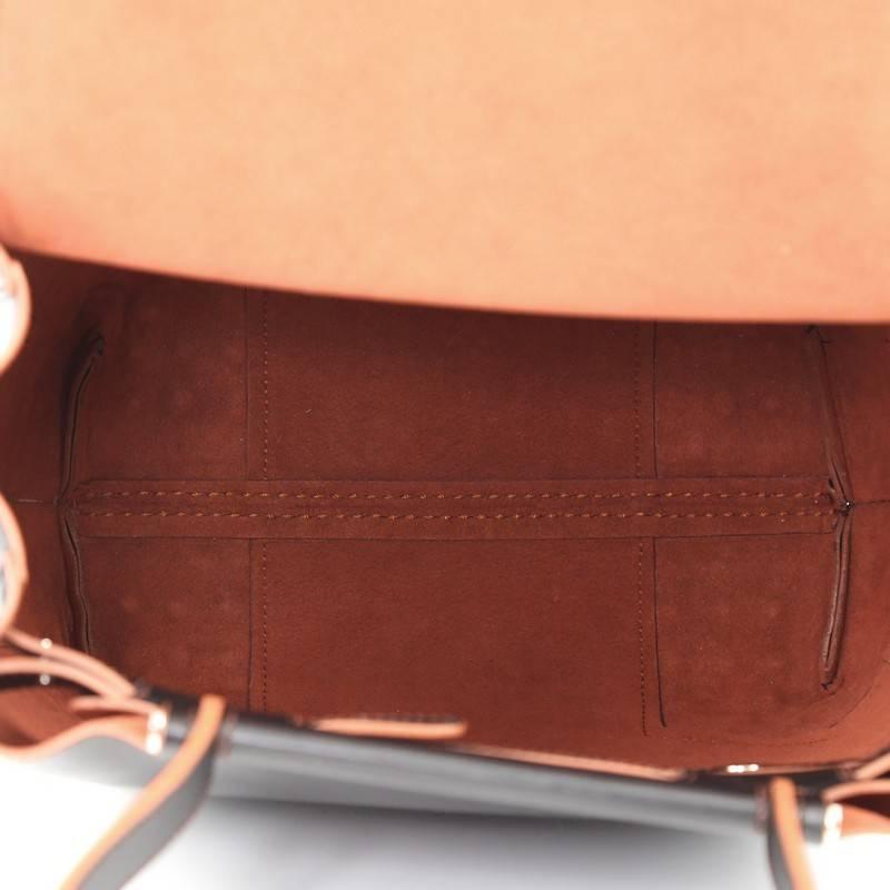Tod's Wave Tote Leather Medium In Good Condition In NY, NY