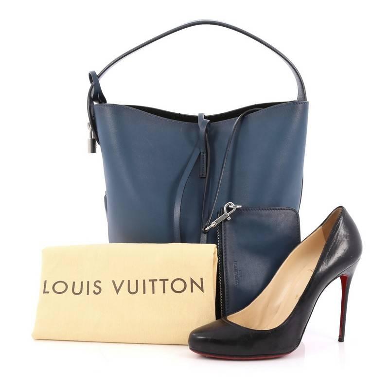 This authentic Louis Vuitton NN14 Cuir Nuance Bucket Bag Leather GM was inspired by the iconic Noe for the Spring/Summer 2014 women's fashion show. Crafted in blue leather with subtly gradated shades, this luxurious bucket bag features a single