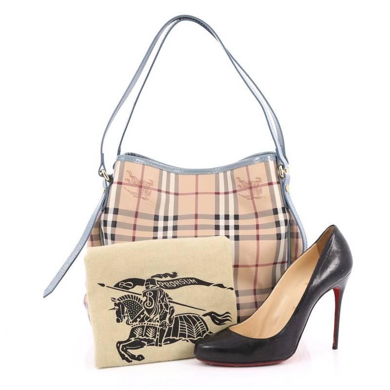 This authentic Burberry Canterbury Tote Haymarket Coated Canvas Small is perfect for casual wear. Crafted in brand's signature light brown haymarket coated canvas with light blue leather trimmings, this lightweight tote features leather shoulder