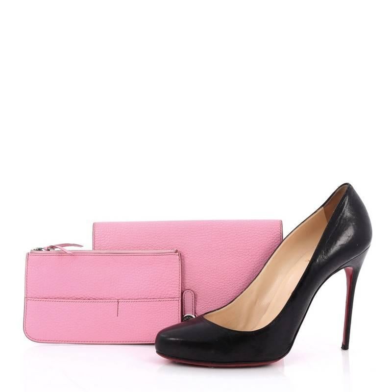 This authentic Hermes Dogon Combined Wallet Leather is your perfect small accessory. Crafted from light pink clemence leather this wallet features, leather flap and palladium plated ‘Clou de Selle’ closure that reads: ‘Hermes Paris’. It opens to a
