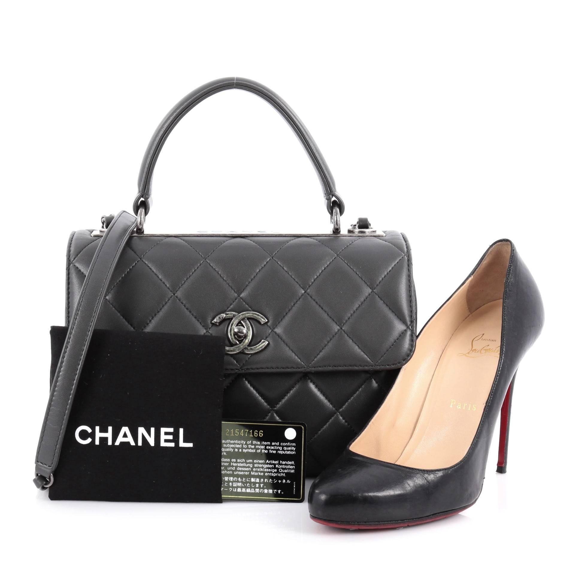 This authentic Chanel Trendy CC Top Handle Bag Quilted Lambskin Small is a marvelous day or evening bag from the brands' Chanel's 2015 collection. Crafted from grey quilted lambskin leather, this chic bag features flat leather top handle, woven-in