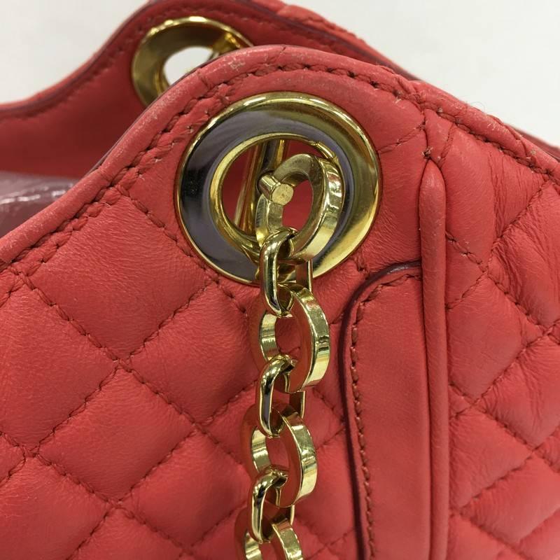 This authentic Salvatore Ferragamo Betulla Chain Tote Quilted Leather Small is minimalist and classic in design, ideal for everyday use. Crafted from coral quilted leather, this elegant tote features chain shoulder straps with leather pads,