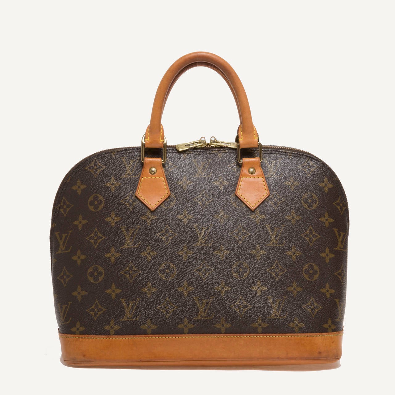 This authentic Louis Vuitton Alma in size PM features the iconic brand's signature monogram canvas print. Its dome-like shape and structured leather base creates a modern twist to the bag. The zip around opening and roomy interior highlights it as